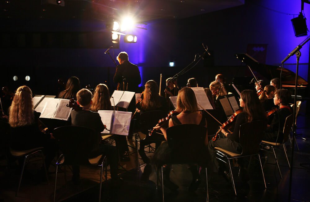Streichervororchester des Landesmusiklgymnasiums RLP „Sägewerk“ beim Weihnachtskonzerten in Stadthalle Montabaur